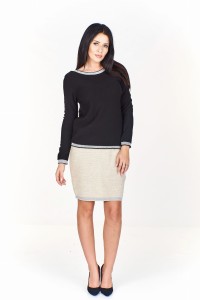 Sweter z połyskującą nitką przy wykończeniach