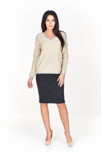 Sweter w serek z połyskującym obszyciem