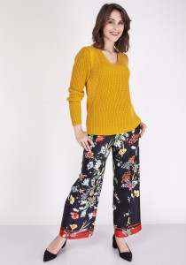 Gładki sweter z dekoltem w serek z prążkowanej tekstury