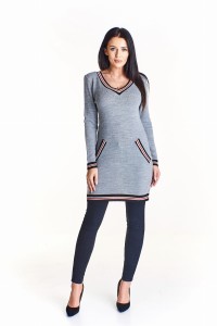 Długi sweter z kontrastowymi wstawkami