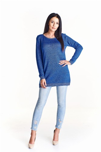 Dłuższy swetek wykończony połyskującą nitką