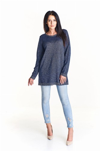 Dłuższy swetek wykończony połyskującą nitką