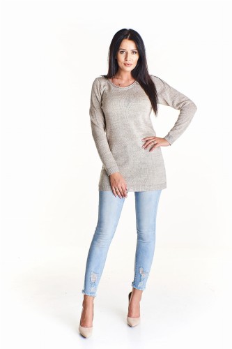 Dłuższy swetek wykończony połyskującą nitką