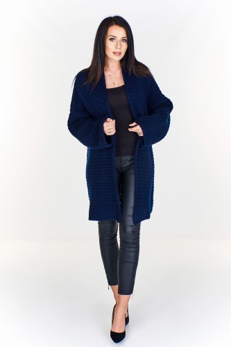 Długi sweter z luźnymi rękawami