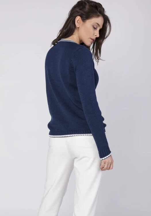 Klasyczny sweter w serek