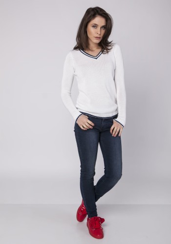 Klasyczny sweter w serek