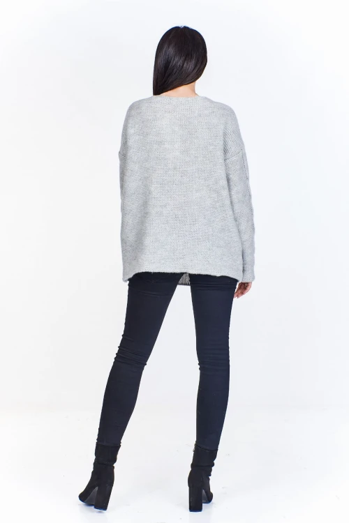 Oversiz'owy sweter z pęknieciami na rękawach  (U)