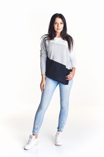 Sweter o asymetrycznym kroju