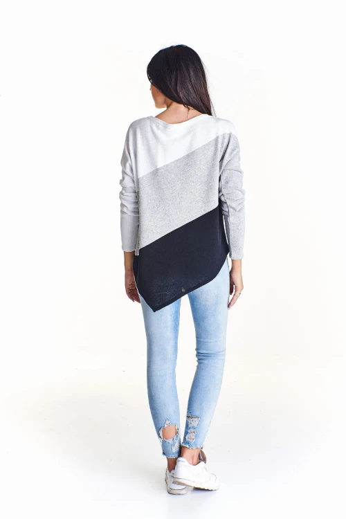 Sweter o asymetrycznym kroju