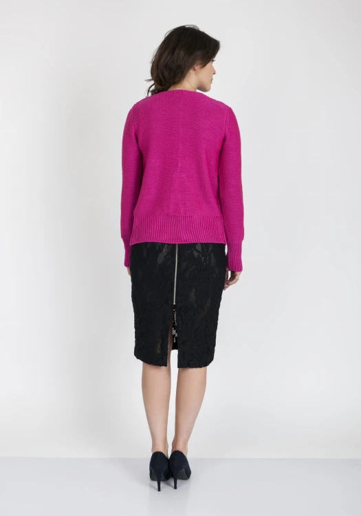 Sweter o ciekawym splocie zapinany na guziczki