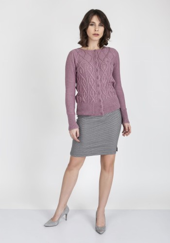 Sweter o ciekawym splocie zapinany na guziczki